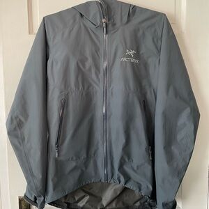 Arc'teryx Men's Performance Jacket in Charcoal